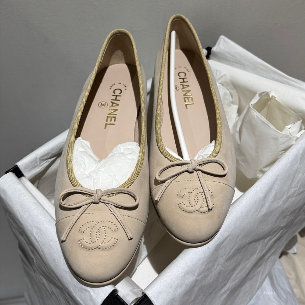 SOLD CHANEL 25P Beige Suede Ballet Flats | NIB | Size 36.5 - Picture 6 of 12